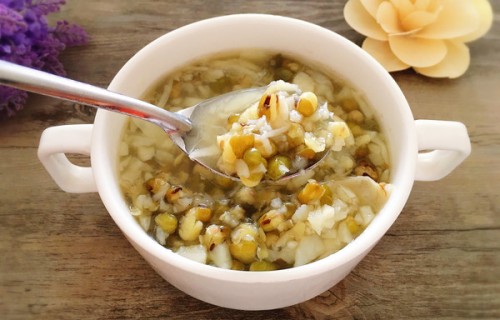 芹菜汁可以祛斑吗(芹菜汁对皮肤有好处吗)